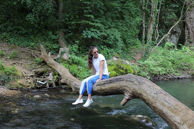 Ивана Шпановић се релаксирала у природи, а онда позирала на овом необичном месту: Пљуште коментари на фотографију атлетичарке